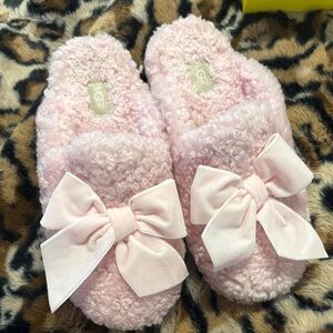 UGG Addison Velvet Pink Bow Shearling